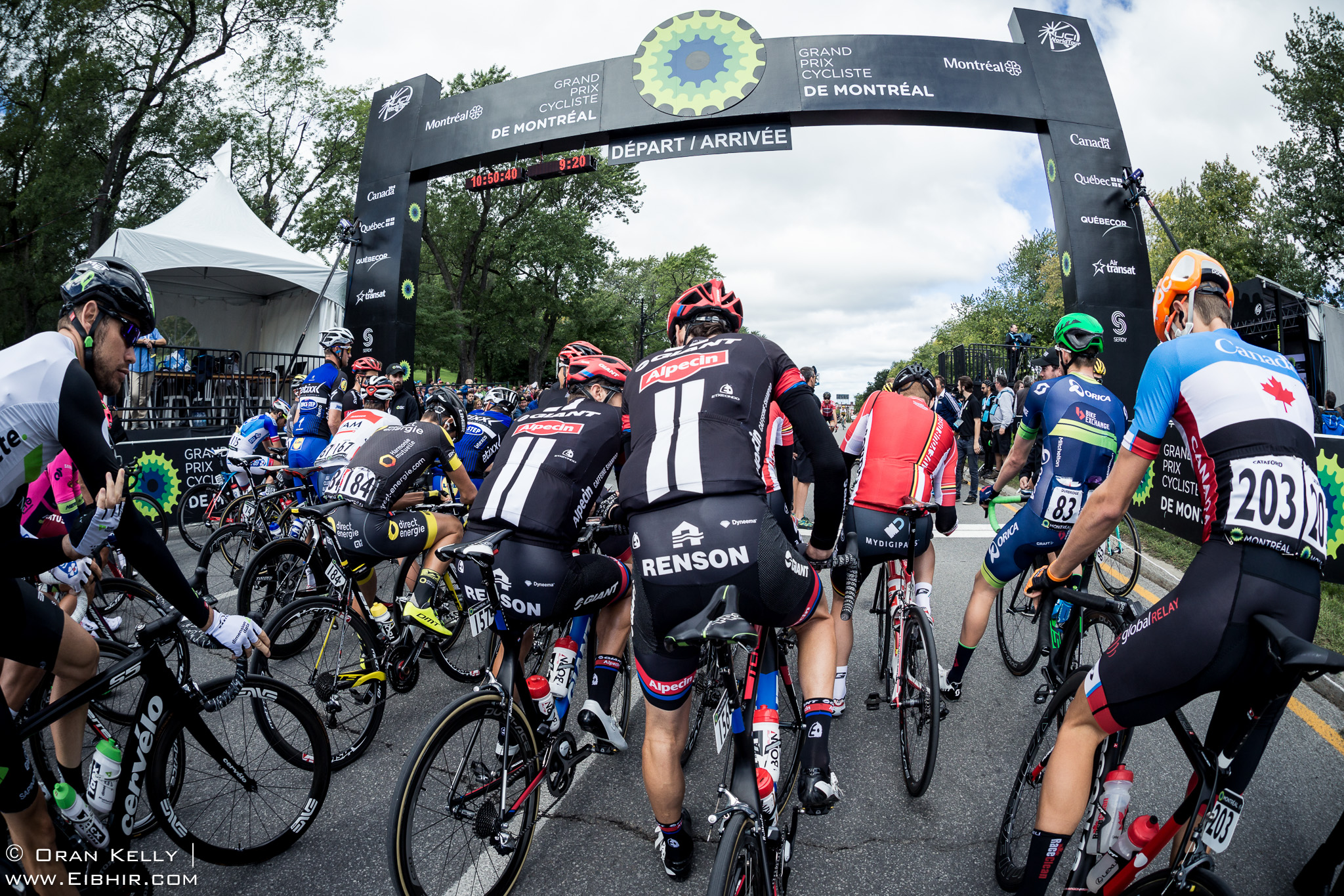 2016 Grands Prix Cyclistes de Québec et de Montréal, Montreal Race, Depart, Riders mass on the Statrt Line